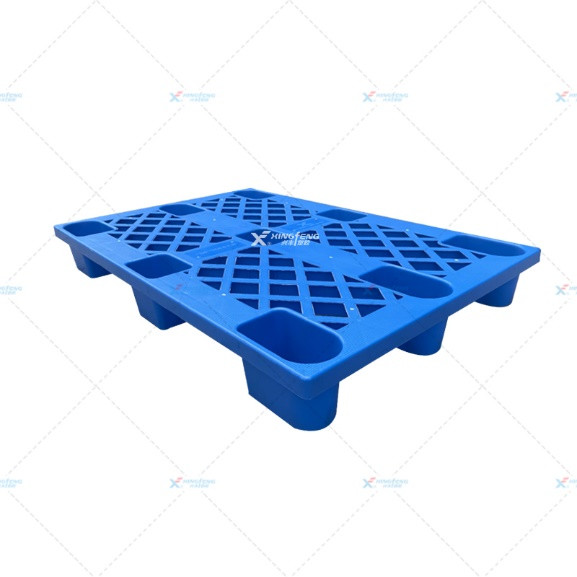 Nestable plastic pallets2