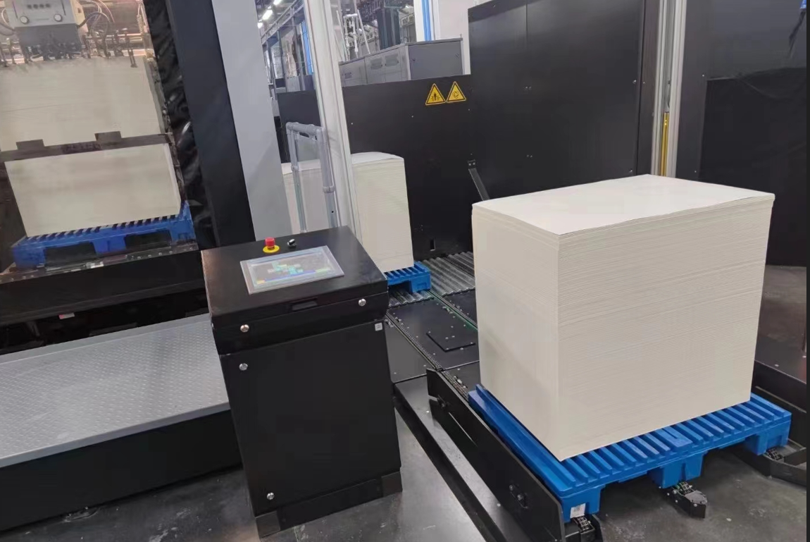 The German Heidelberg printing press has arrived at the customer's factory today, efficiency improvement and cost reduction